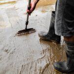 Tips membersihkan lumpur